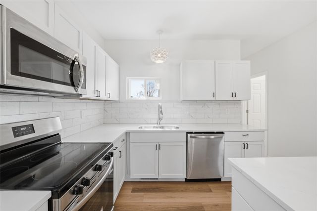 713 N 8th Avenue E, Newton, IA 50208