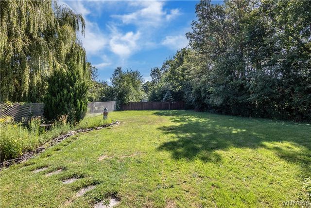 409 Ivyhurst Rd N, Amherst, NY 14226