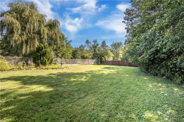 409 Ivyhurst Rd N, Amherst, NY 14226