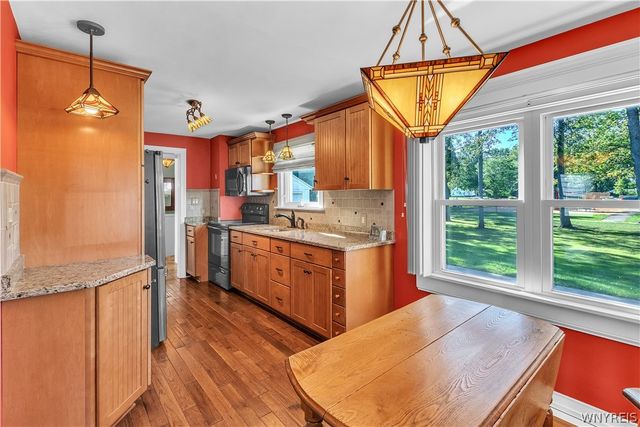 409 Ivyhurst Rd N, Amherst, NY 14226