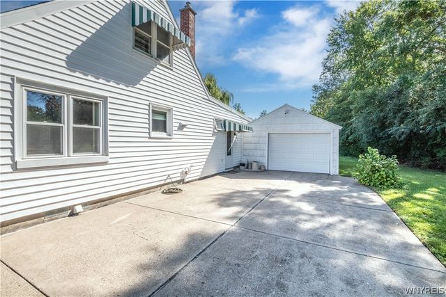 409 Ivyhurst Rd N, Amherst, NY 14226