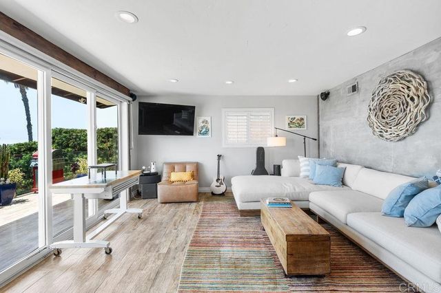 837 Dewitt Avenue, Encinitas, CA 92024