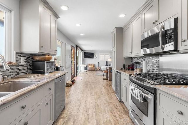 837 Dewitt Avenue, Encinitas, CA 92024