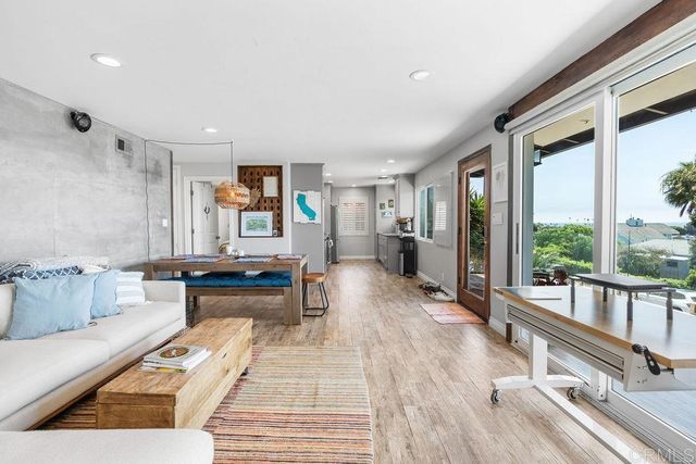 837 Dewitt Avenue, Encinitas, CA 92024