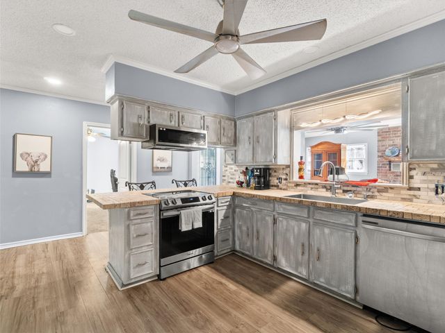 1101 N Bledsoe St, Gilmer, TX 75644