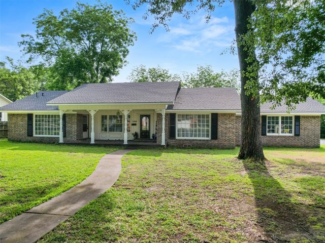 1101 N Bledsoe St, Gilmer, TX 75644