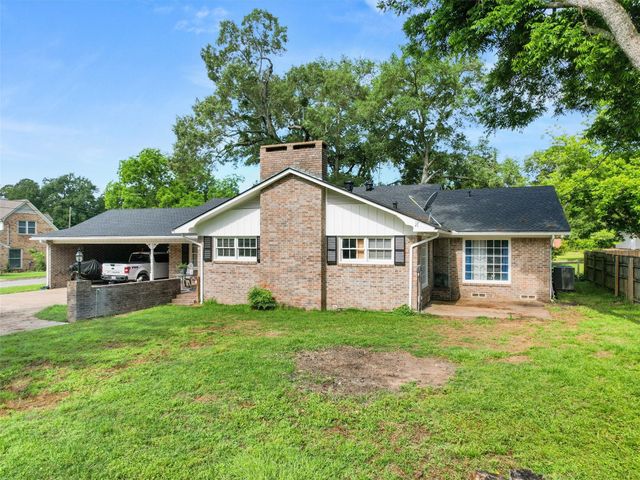 1101 N Bledsoe St, Gilmer, TX 75644