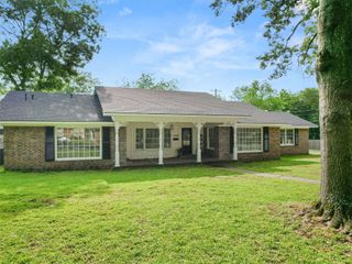 1101 N Bledsoe St, Gilmer, TX 75644