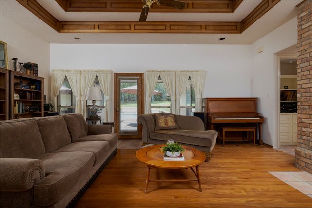 111 Florine Court, Hudson Oaks, TX 76087