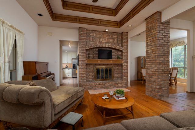 111 Florine Court, Hudson Oaks, TX 76087
