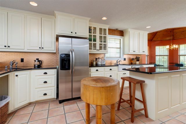111 Florine Court, Hudson Oaks, TX 76087