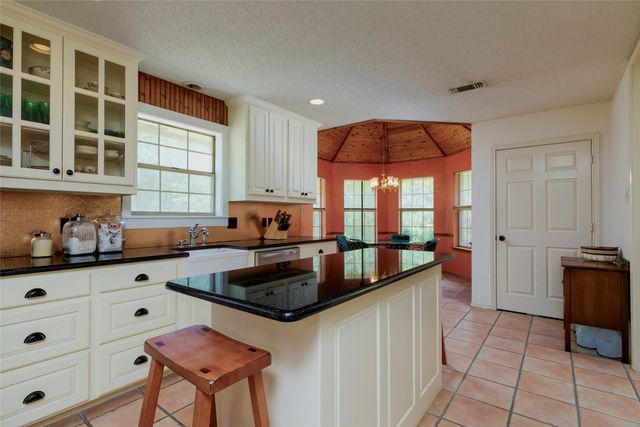 111 Florine Court, Hudson Oaks, TX 76087