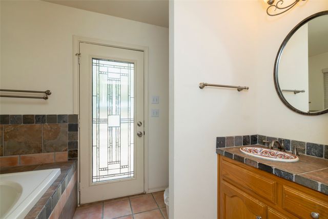 111 Florine Court, Hudson Oaks, TX 76087