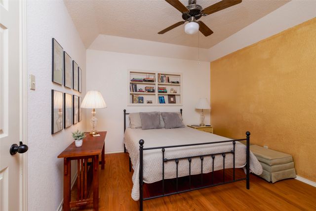 111 Florine Court, Hudson Oaks, TX 76087