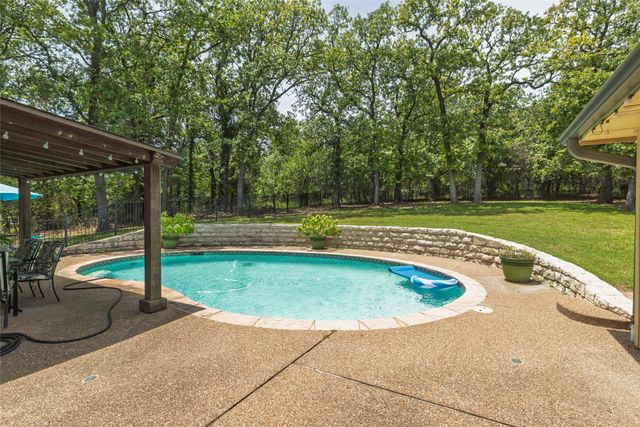 111 Florine Court, Hudson Oaks, TX 76087