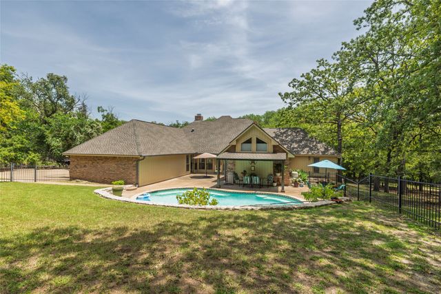 111 Florine Court, Hudson Oaks, TX 76087