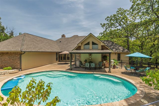 111 Florine Court, Hudson Oaks, TX 76087