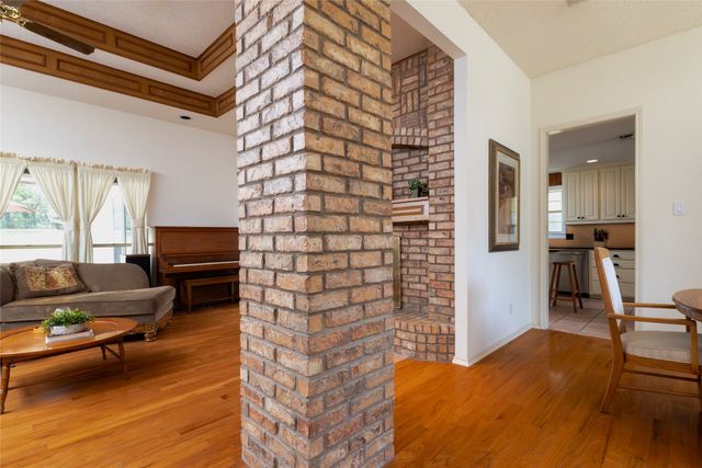 111 Florine Court, Hudson Oaks, TX 76087