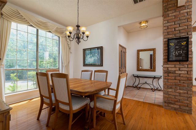 111 Florine Court, Hudson Oaks, TX 76087