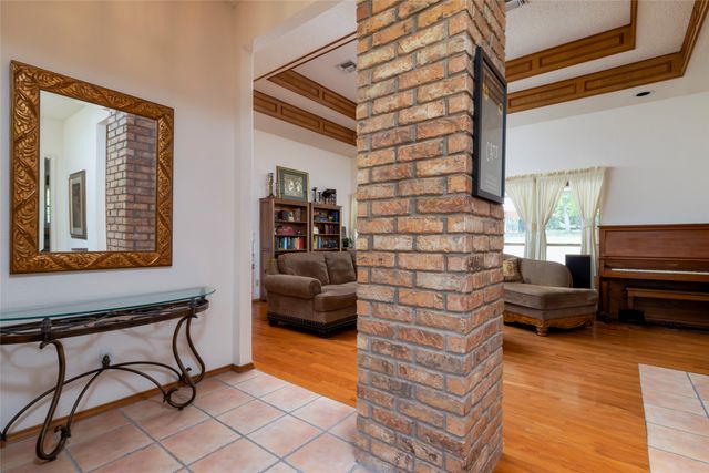 111 Florine Court, Hudson Oaks, TX 76087