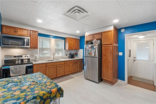 4015 Pleasant Garden Road, Greensboro, NC 27406