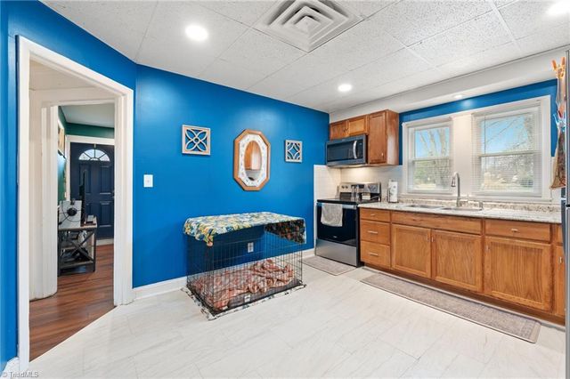 4015 Pleasant Garden Road, Greensboro, NC 27406