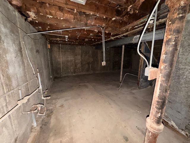 131 W 150TH Street, Harvey, IL 60426