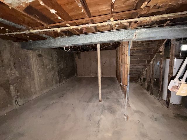 131 W 150TH Street, Harvey, IL 60426