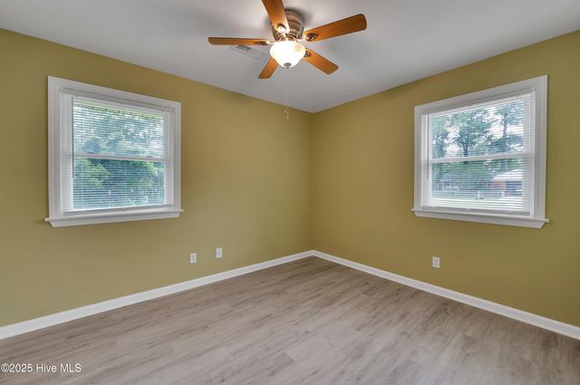 207 College Avenue, Washington, NC 27889