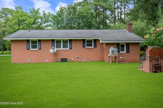 207 College Avenue, Washington, NC 27889