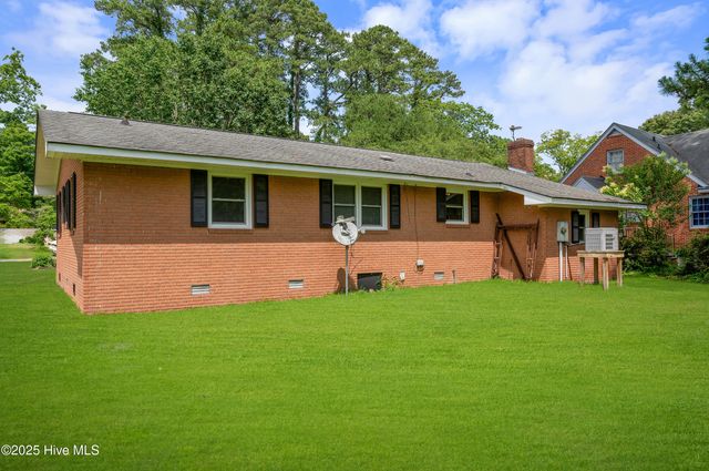 207 College Avenue, Washington, NC 27889