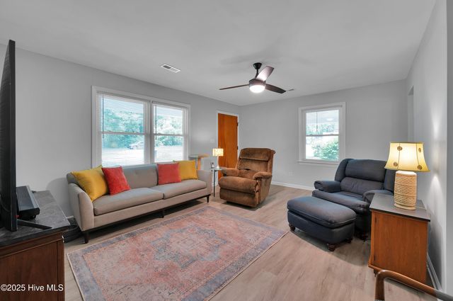 207 College Avenue, Washington, NC 27889