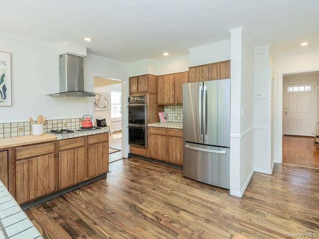 8 Chelsea Drive, Port Washington, NY 11050