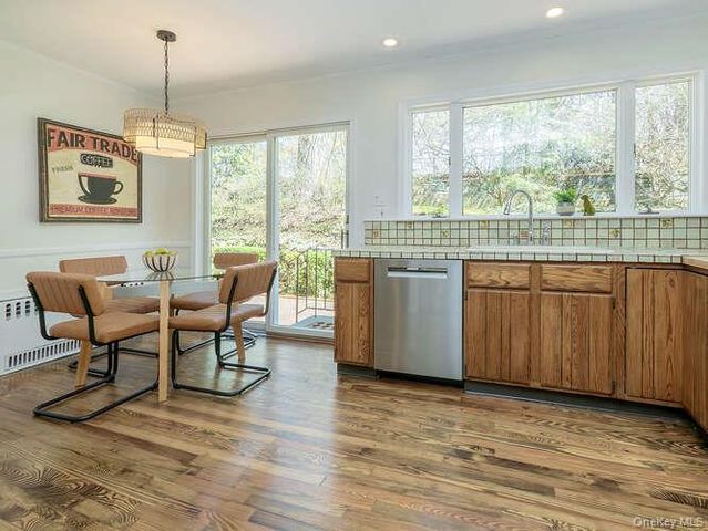 8 Chelsea Drive, Port Washington, NY 11050