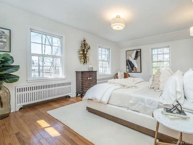 8 Chelsea Drive, Port Washington, NY 11050
