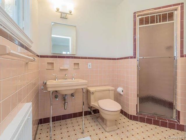 8 Chelsea Drive, Port Washington, NY 11050