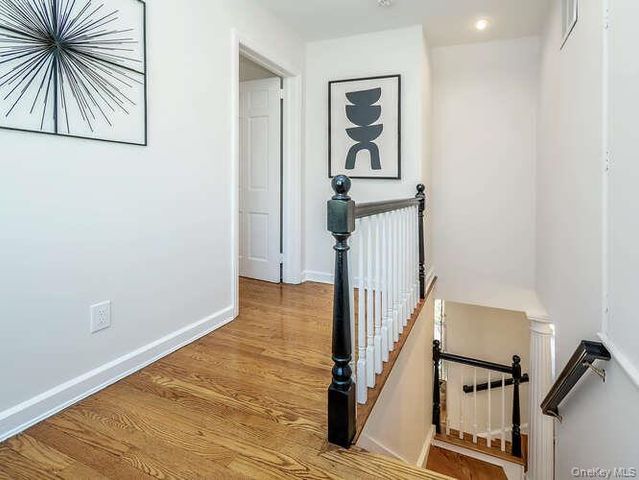8 Chelsea Drive, Port Washington, NY 11050