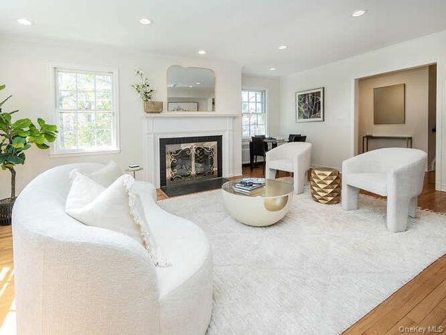 8 Chelsea Drive, Port Washington, NY 11050