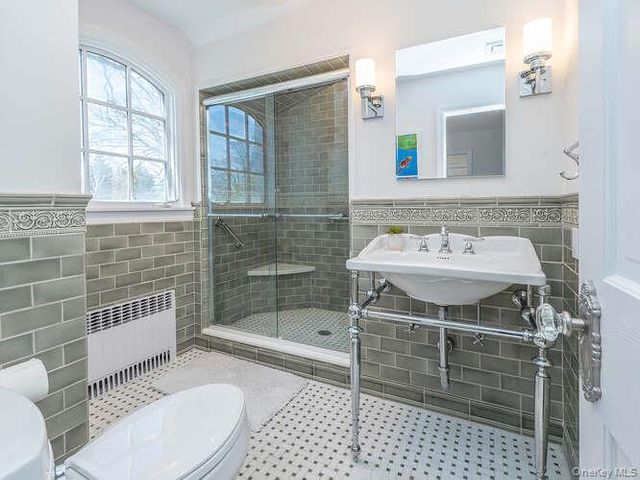 8 Chelsea Drive, Port Washington, NY 11050