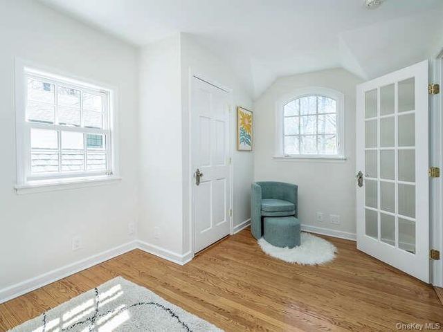 8 Chelsea Drive, Port Washington, NY 11050