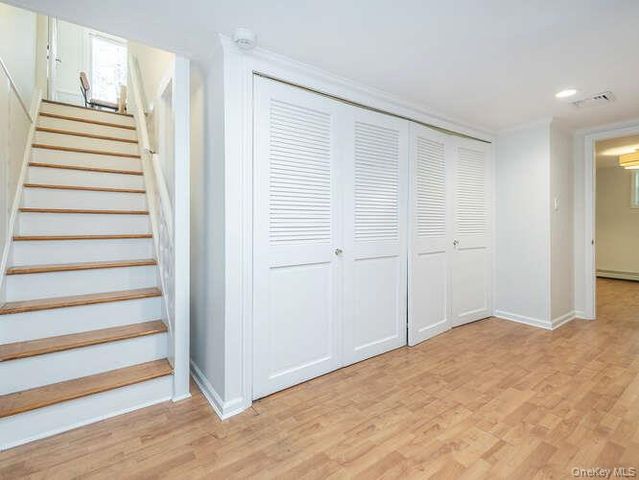 8 Chelsea Drive, Port Washington, NY 11050