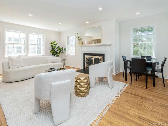 8 Chelsea Drive, Port Washington, NY 11050