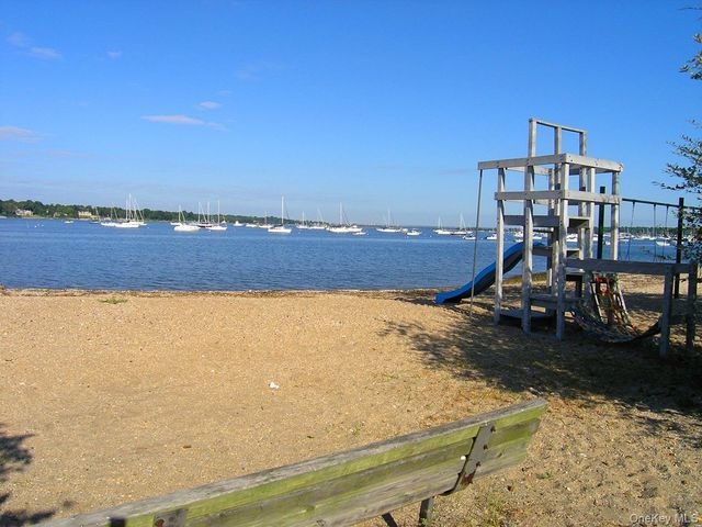 8 Chelsea Drive, Port Washington, NY 11050