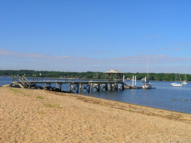 8 Chelsea Drive, Port Washington, NY 11050
