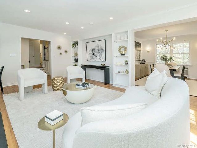 8 Chelsea Drive, Port Washington, NY 11050