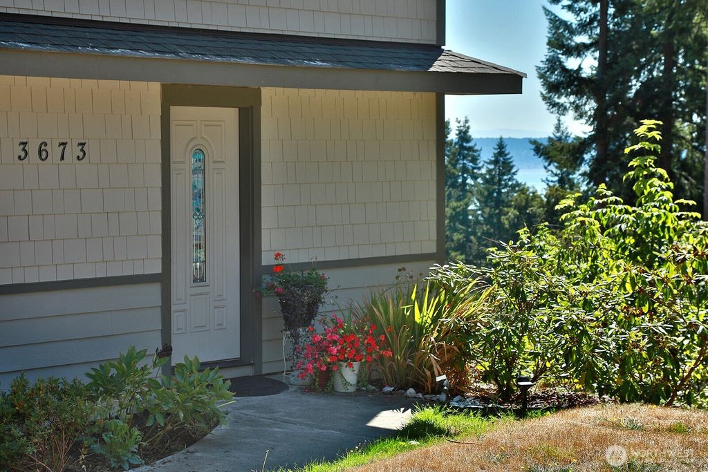 3673 Kingston Court, Clinton, WA 98236