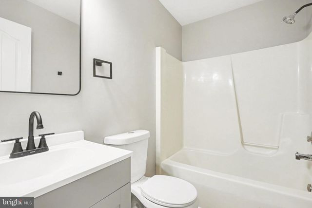 17 MASON DIXON DR, Littlestown, PA 17340