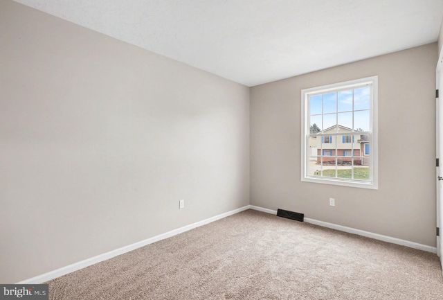 17 MASON DIXON DR, Littlestown, PA 17340