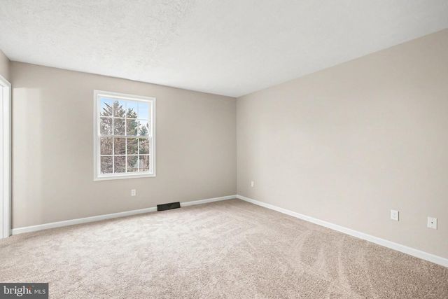 17 MASON DIXON DR, Littlestown, PA 17340