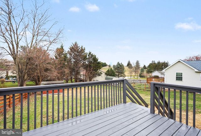 17 MASON DIXON DR, Littlestown, PA 17340